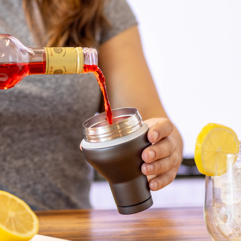 cocktail-shaker-lid-v3 Cocktail_Shaker_lifestyle_2_b714e13d-dd84-4844-956f-11cddc294041.png