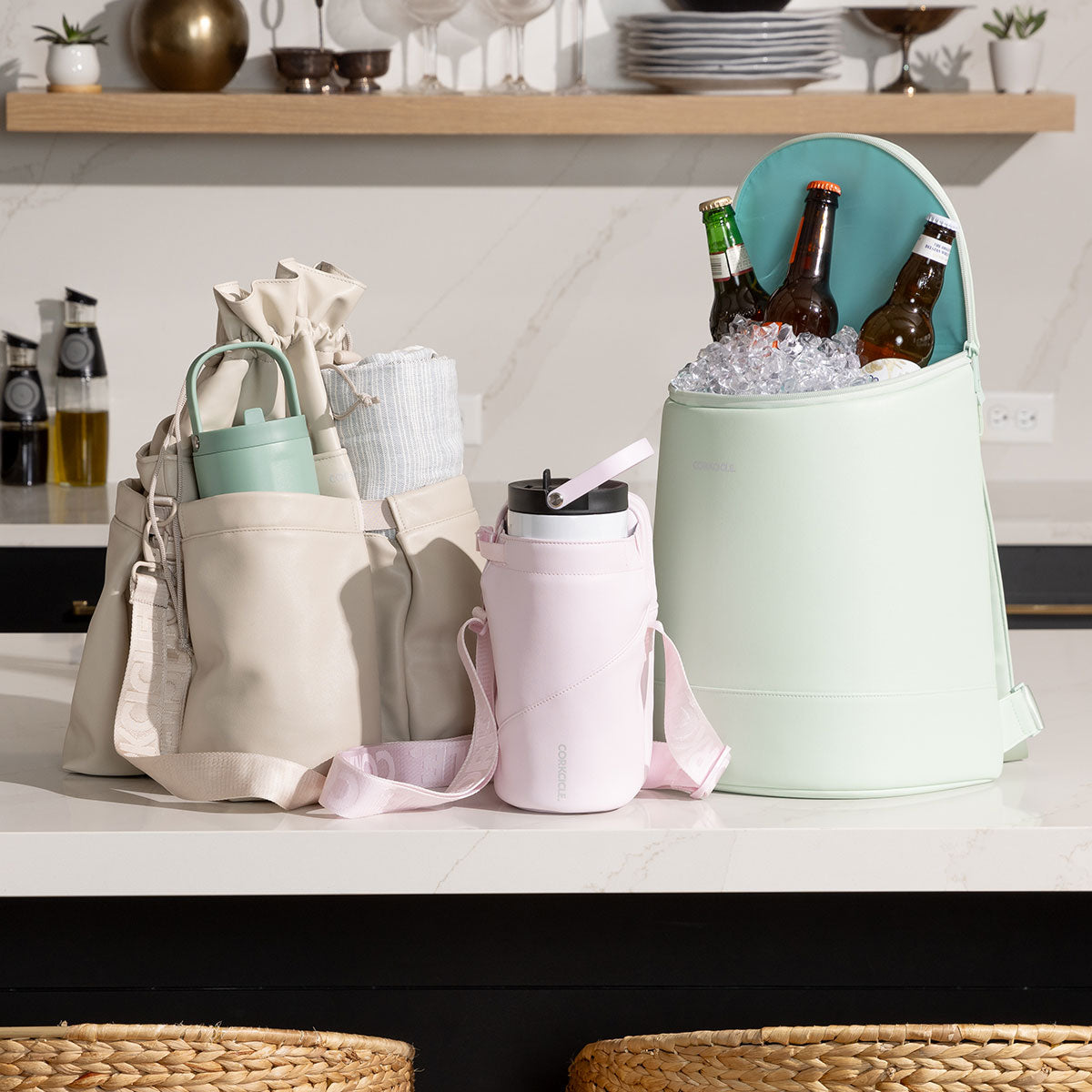 beverage-bucket-bag-n7 6c4793ad3b8e--group-lifestyle1.jpg