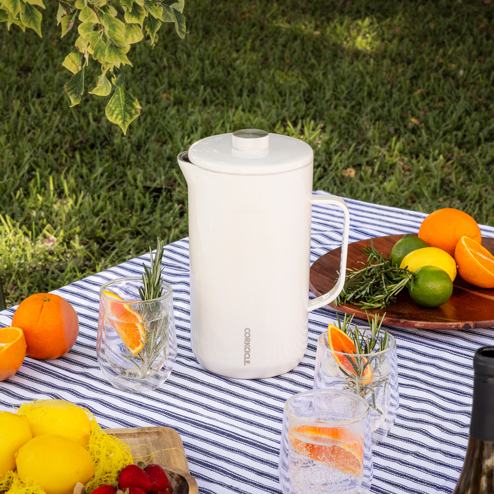 pitcher-j7 OatmilkPitcher_Lifestyle.png